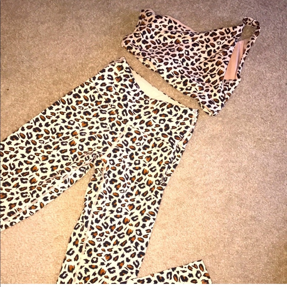 Ryderwear cheetah one shouldered sports bra & flattering leggings set